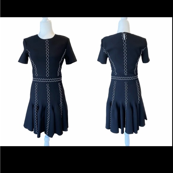 Alexander McQueen Black Dress with White Detailing - Picture 5 of 5